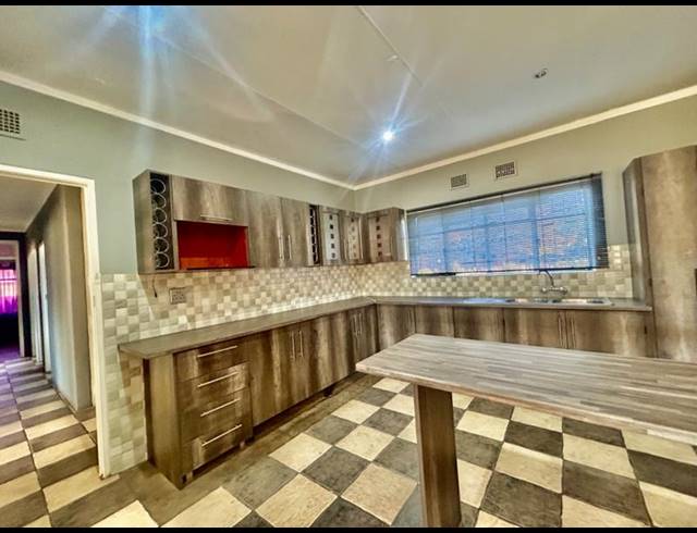 3 BEDROOM HOUSE FOR SALE IN VANDERBIJLPARK SE 1